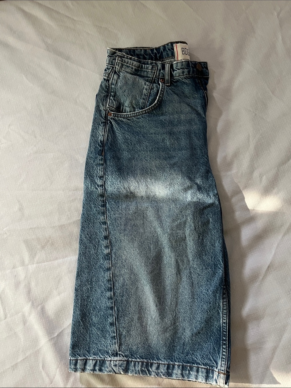 BDG Wide-Leg Denim Bermuda Shorts in Blue Wash - Picture 4 of 8